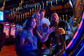 Tampilan fitur Free Spins di Bigger Bass Bonanza dengan multiplier aktif